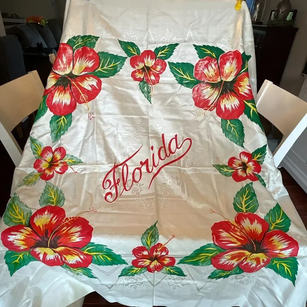 Gorgeous vintage Florida tablecloth, hibiscus flowers damask 50